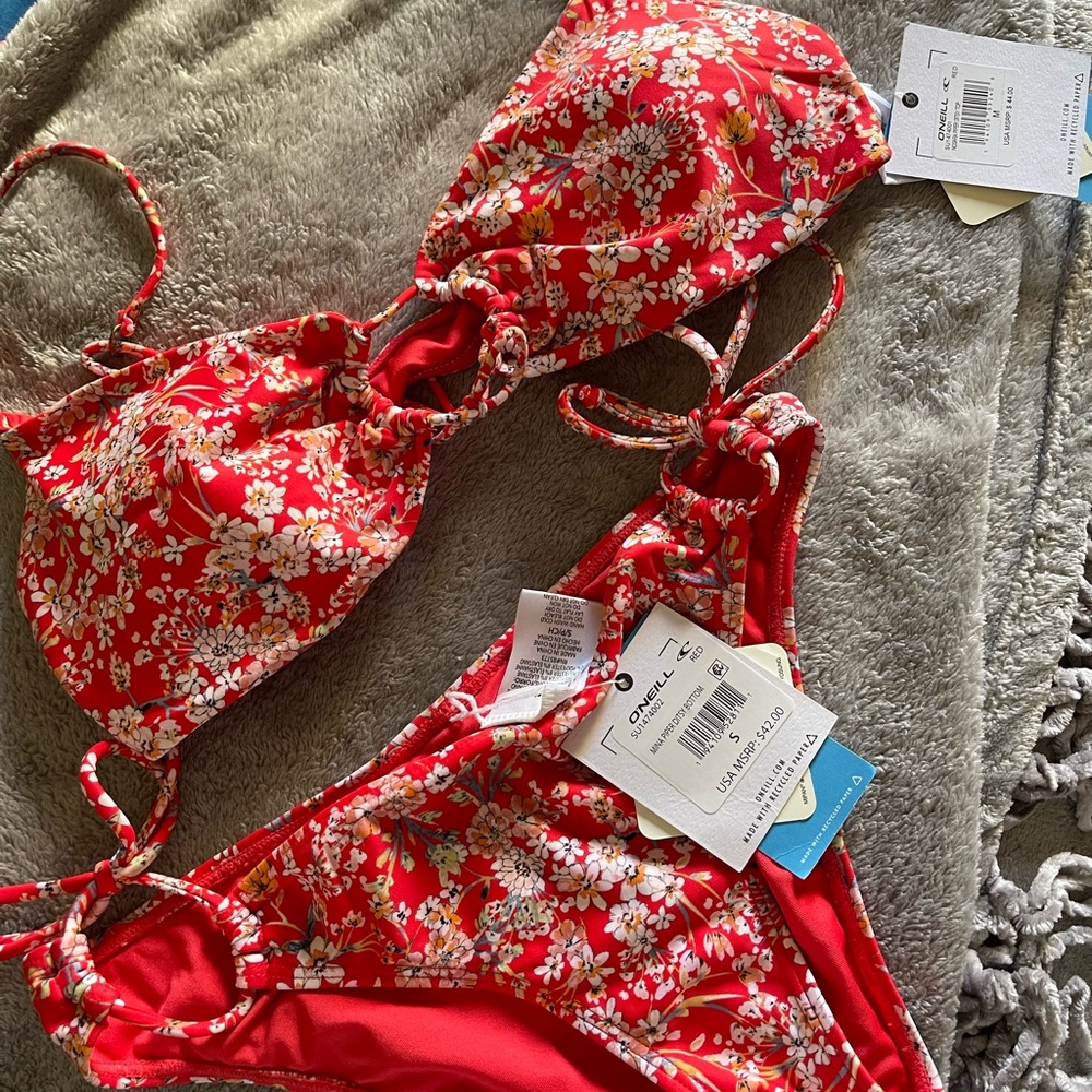 Top only!! O’Neill Mina Piper Ditzy Bikini Top.
